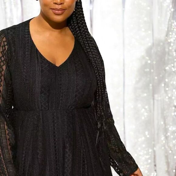 Torrid Black At The Knee Geo Lace V-Neck Skater Dress NWT - Picture 3 of 11